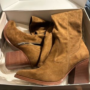 Marc Fisher size 9 knee high boots